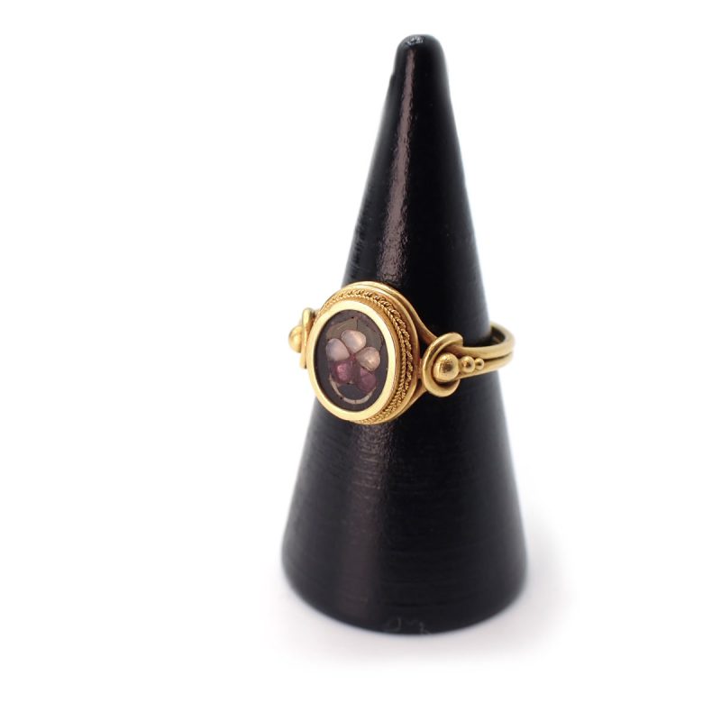 Anello Revival archeologico
