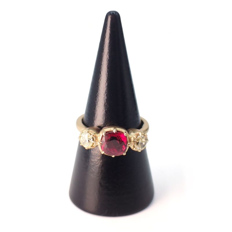 Anello Trilogy Rubino