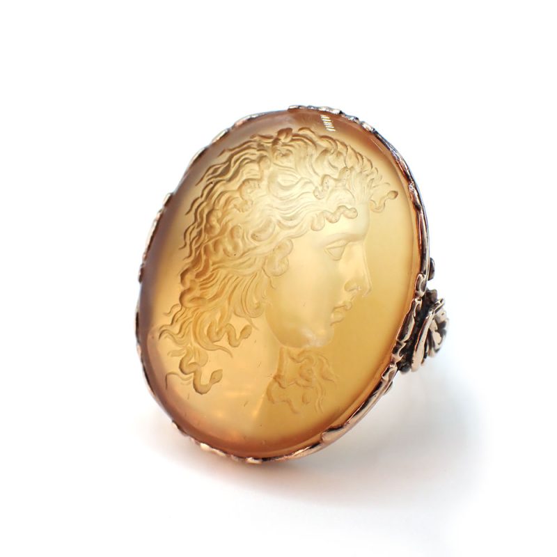 Anello con intaglio