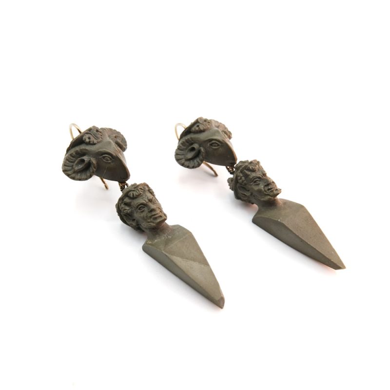 Orecchini  pendenti con Ariete e Bacco