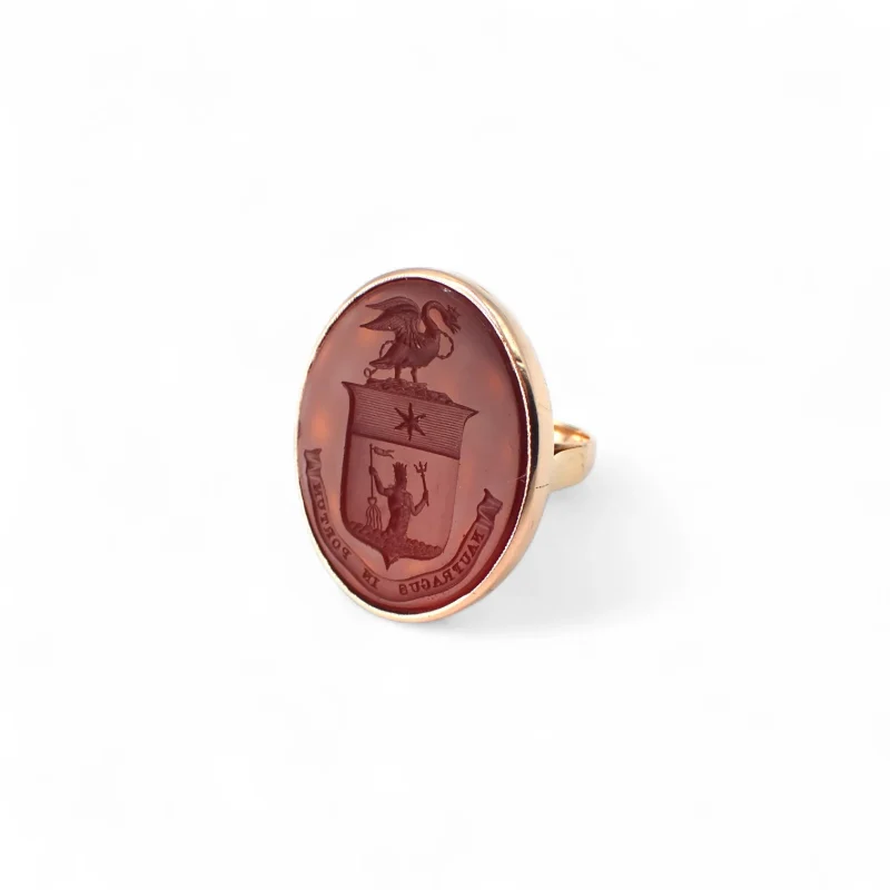 Anello con intaglio