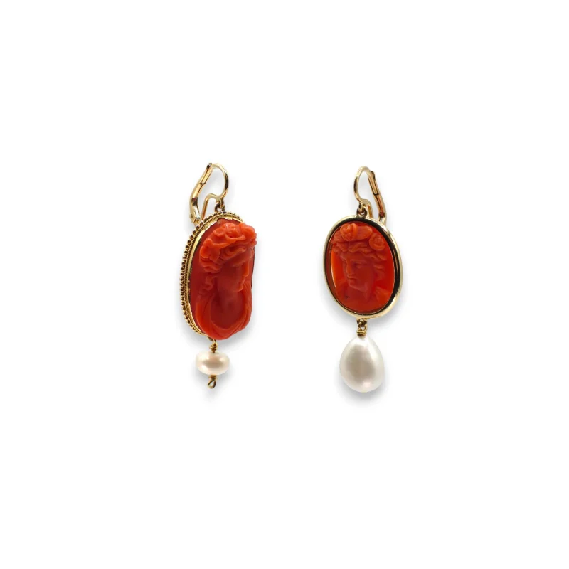 Orecchini pendenti con cammei in corallo