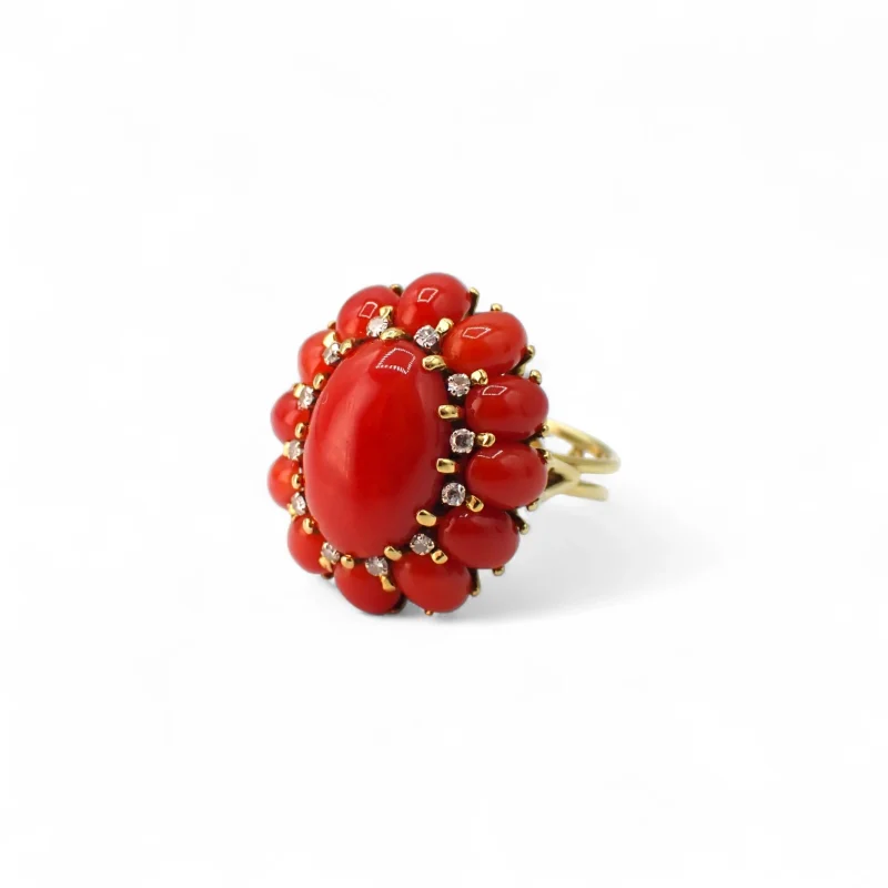 Anello fiore con coralli rossi