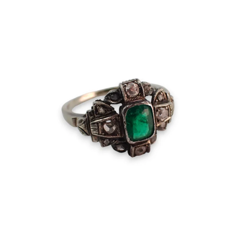 Anello decò con smeraldo