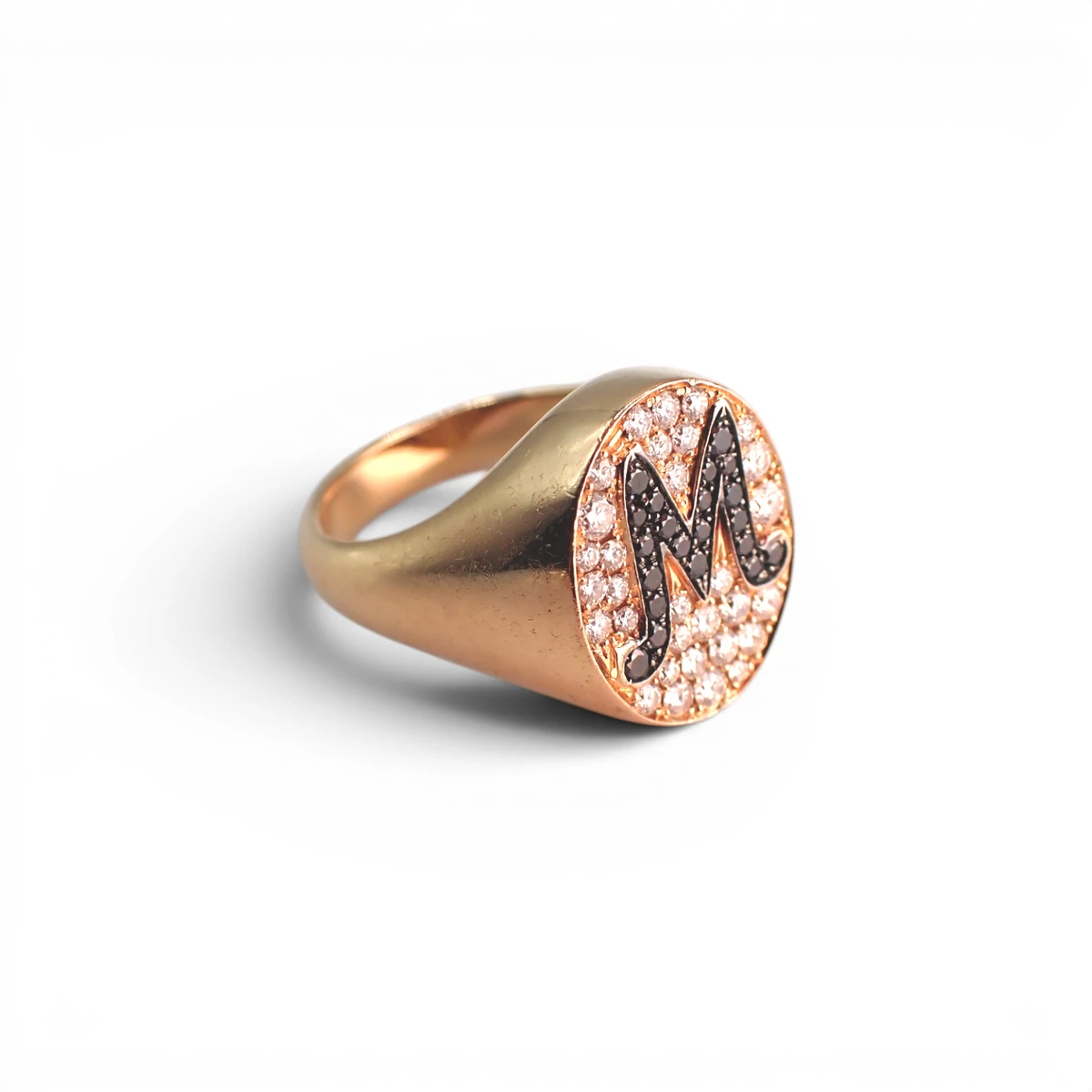 Anello Chevalier con iniziale "M"